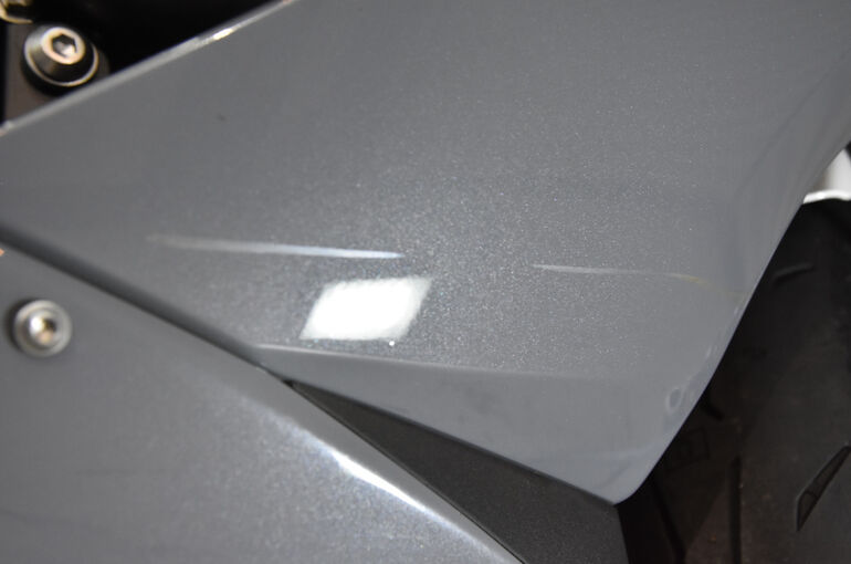 カワサキ・ZX-6Rのガラスコーティング８