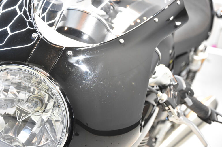 トライアンフ・スラクストン1200RSのバイクコーティング１２