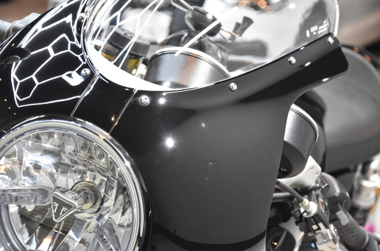 トライアンフ・スラクストン1200RSのバイクコーティング１３