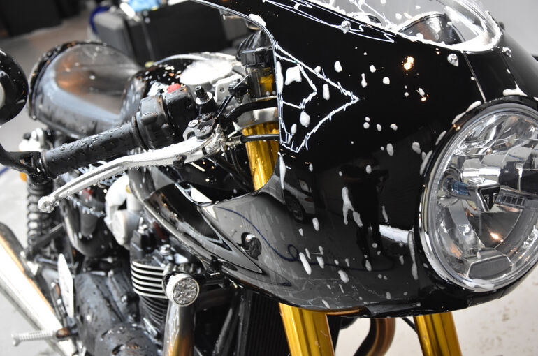 トライアンフ・スラクストン1200RSのバイクコーティング１９
