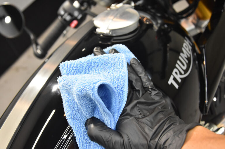 トライアンフ・スラクストン1200RSのバイクコーティング２４