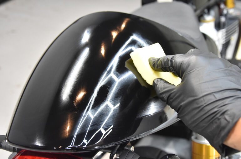 トライアンフ・スラクストン1200RSのバイクコーティング２５
