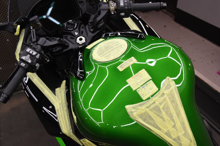 カワサキ・H2SESXのガラスコーティング1