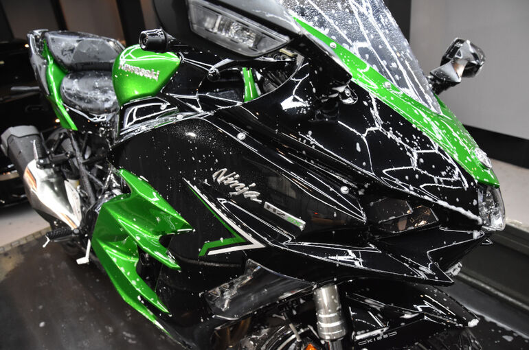 カワサキ・H2SESXのガラスコーティング15
