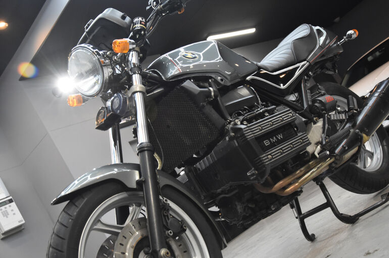 BMW・K100RSのガラスコーティング施工1