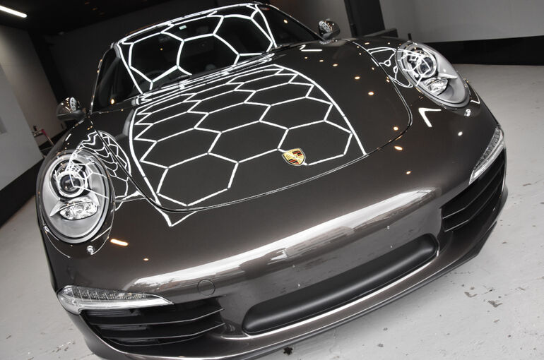 ポルシェ・911のガラスコーティング施工１