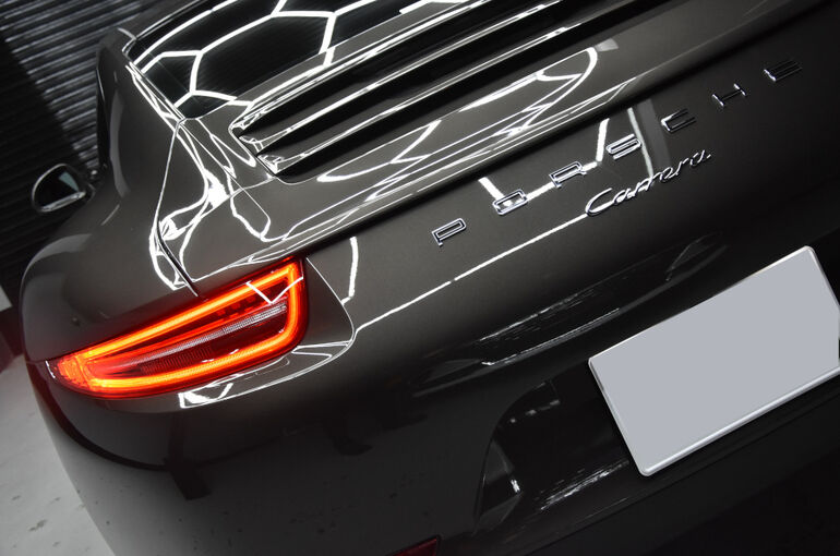 ポルシェ・911のガラスコーティング施工2