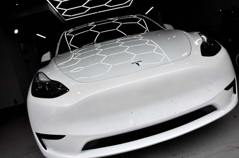 テスラ・モデルYのガラスコーティング施工3