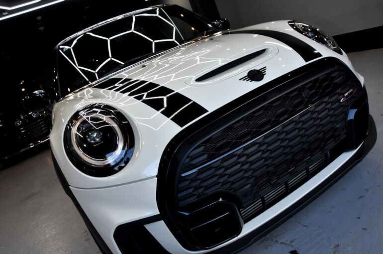MINI・クーパーSのガラスコーティング施工1