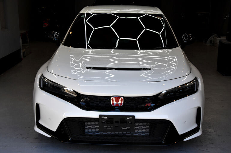 ホンダ・シビック タイプRのガラスコーティング施工1